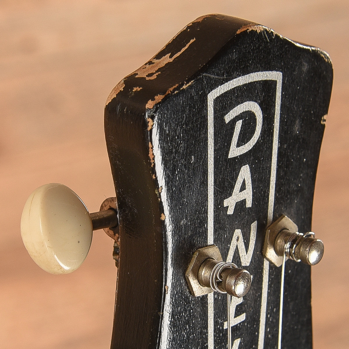 Danelectro U2 Black 1950s Electric Guitars / Semi-Hollow