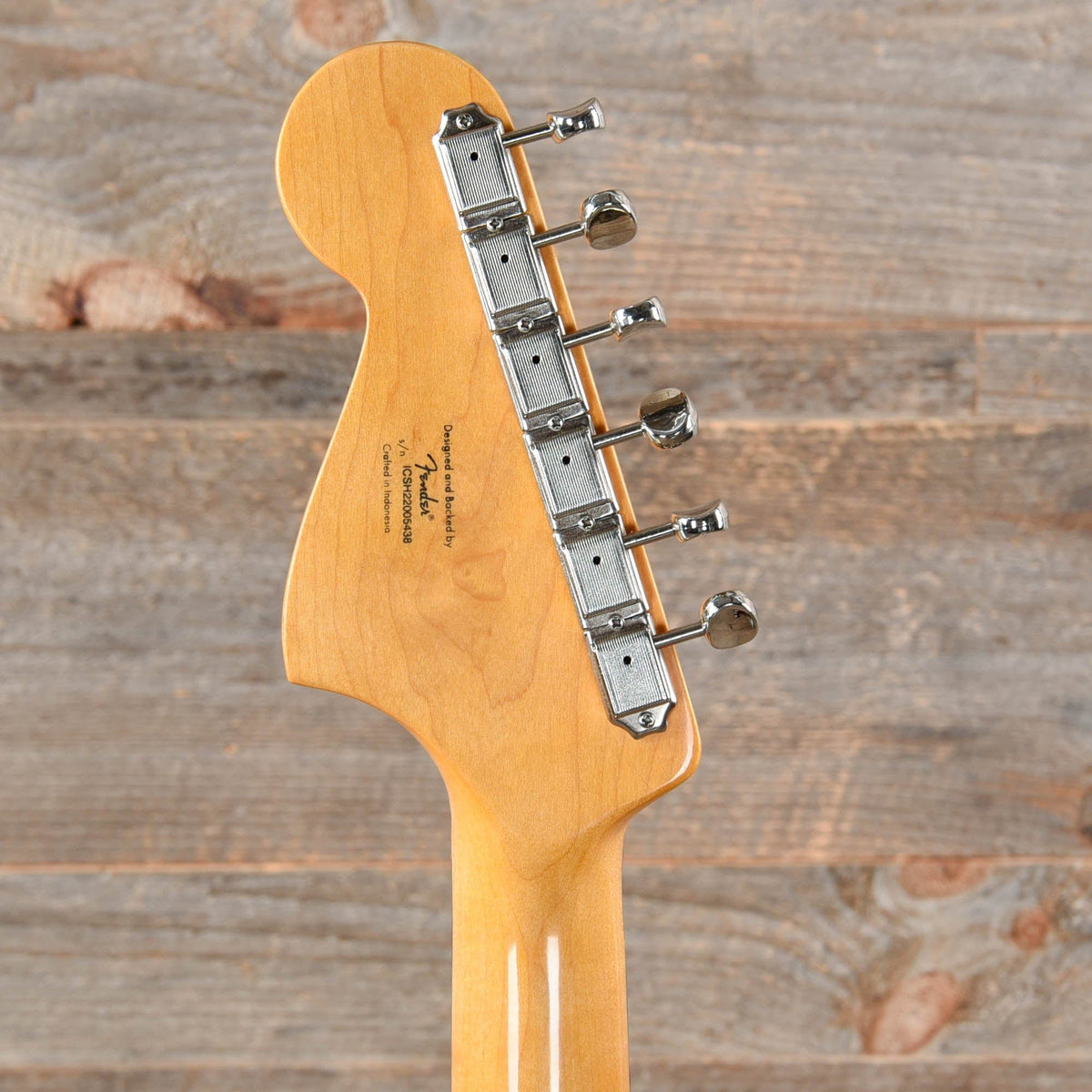 Squier Classic Vibe Bass VI Maple Neck Walnut w/Black Blocks/Binding & 3-Ply Black Bass Guitars / 5-String or More