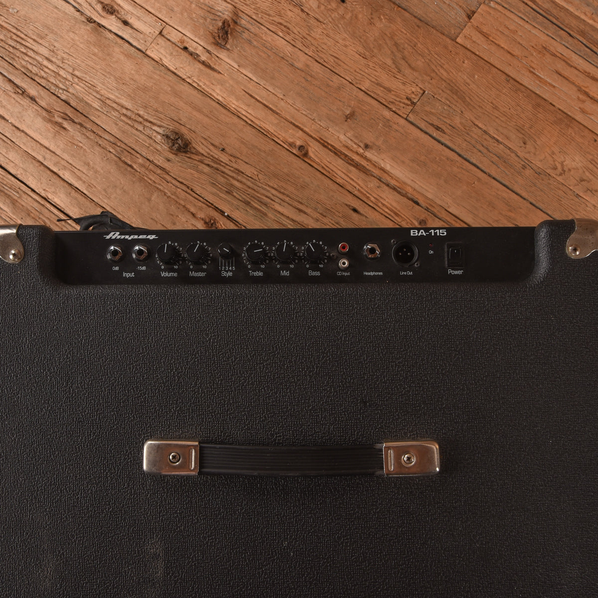 Ampeg BA-115 100-Watt 1x15" Bass Combo Amps / Bass Amps / Bass Cabinets