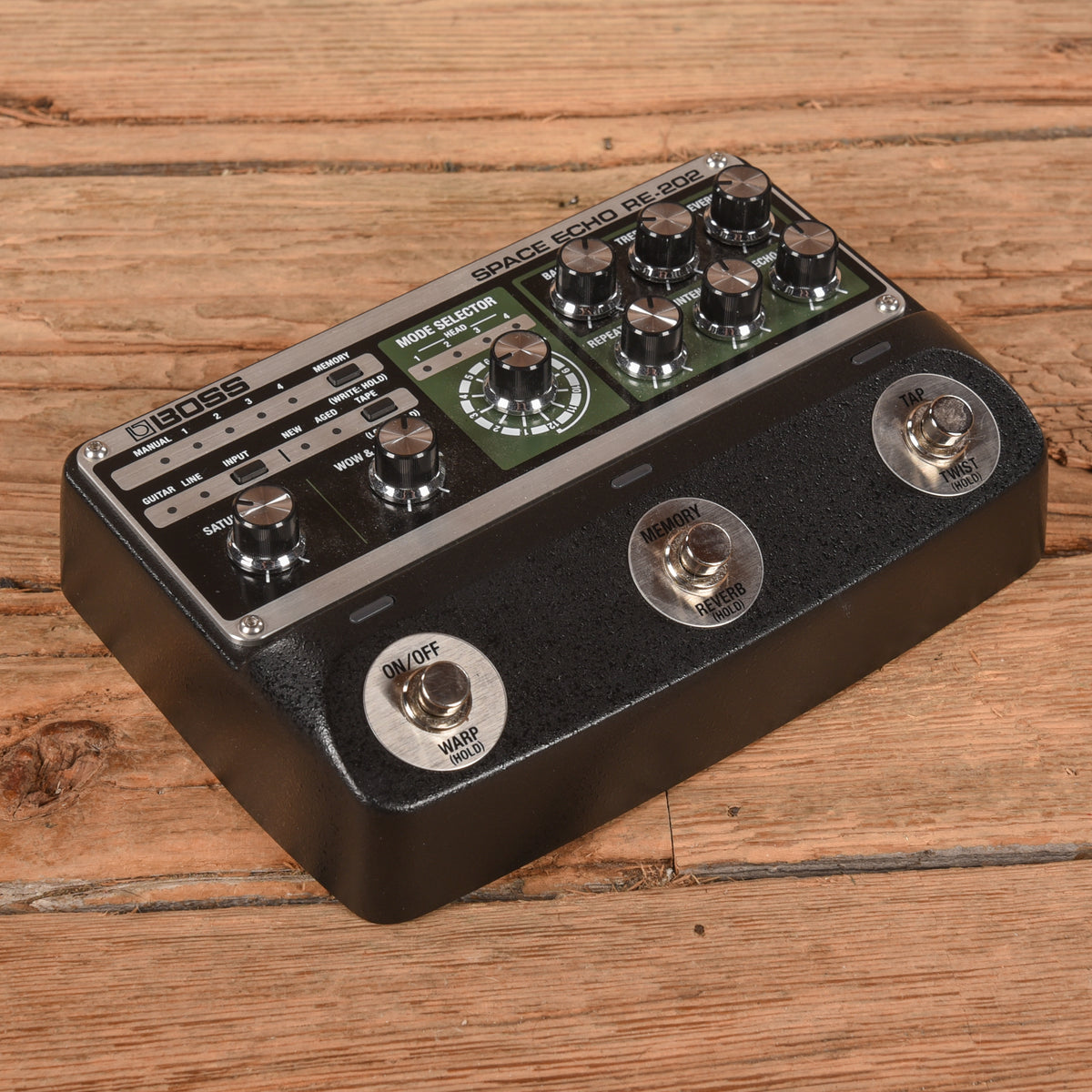 Boss RE-202 Space Echo Effects and Pedals / Delay