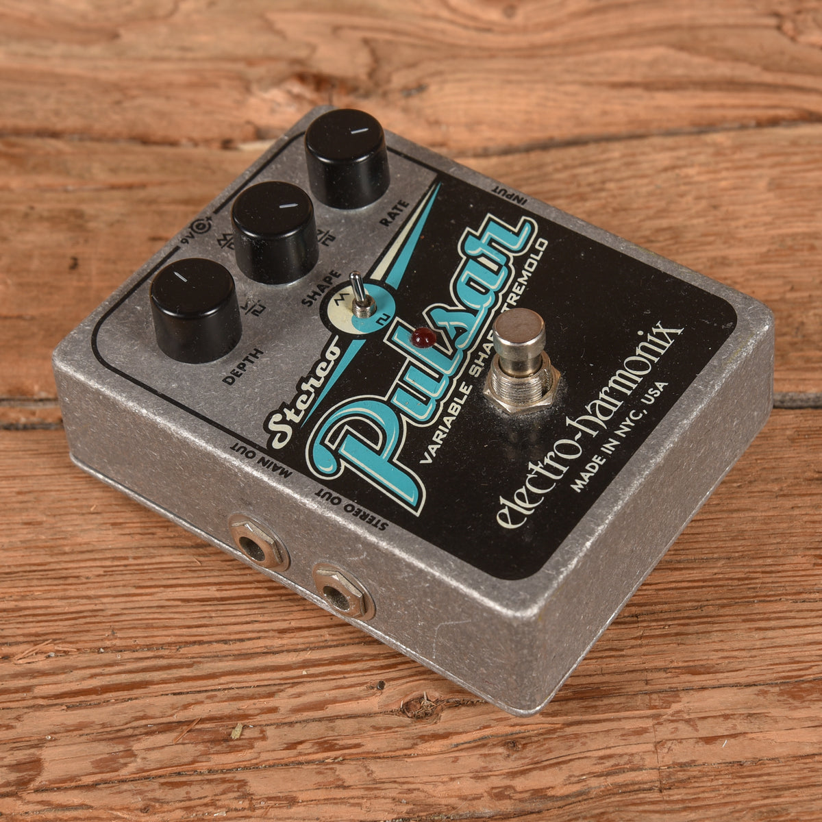 Electro-Harmonix Pulsar Variable Shape Tremolo Effect Pedals