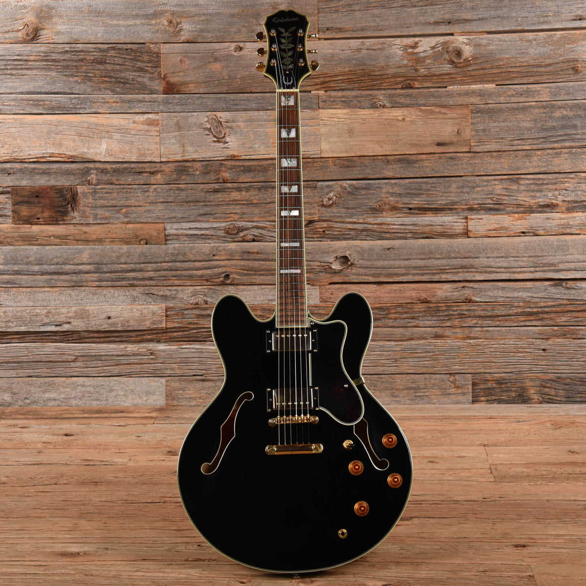 Epiphone Sheraton Black 2005 Electric Guitars / Semi-Hollow