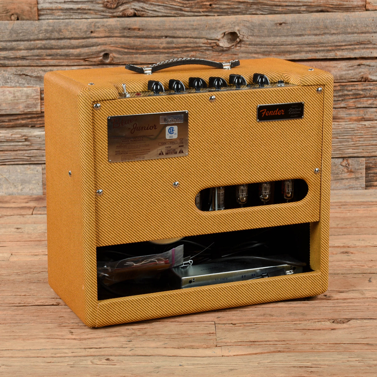 Fender Blues Junior 15-Watt 1x12" Guitar Combo Amps / Guitar Amps / Guitar Cabinets