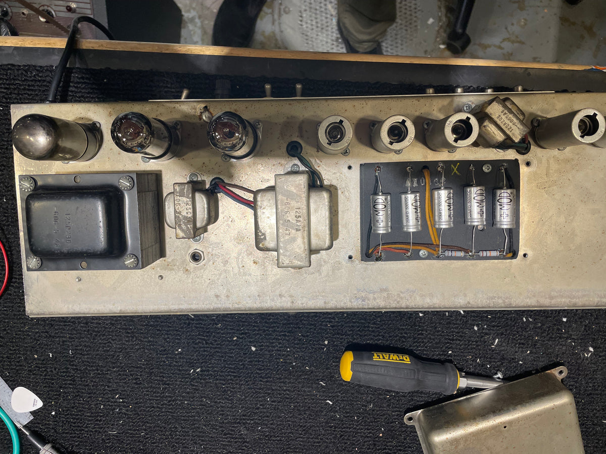 Fender Deluxe Reverb 2-Channel 22-Watt 1x12" Guitar Combo Amp  1966 Amps / Guitar Amps / Guitar Cabinets