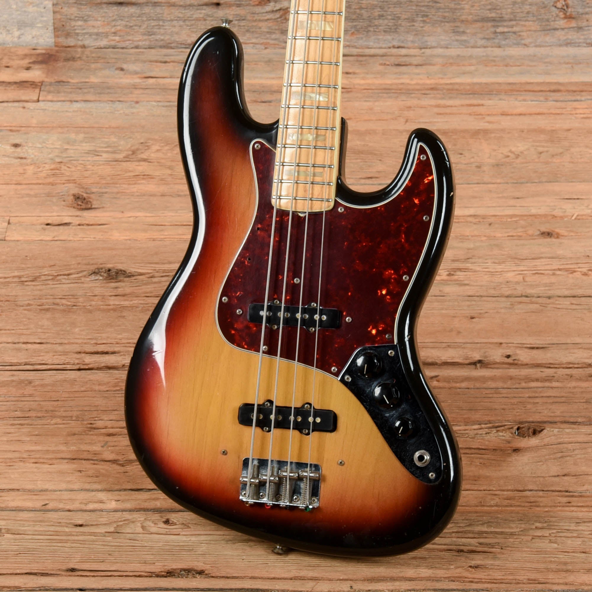Fender Jazz Bass Sunburst 1974 Bass Guitars / 4-String