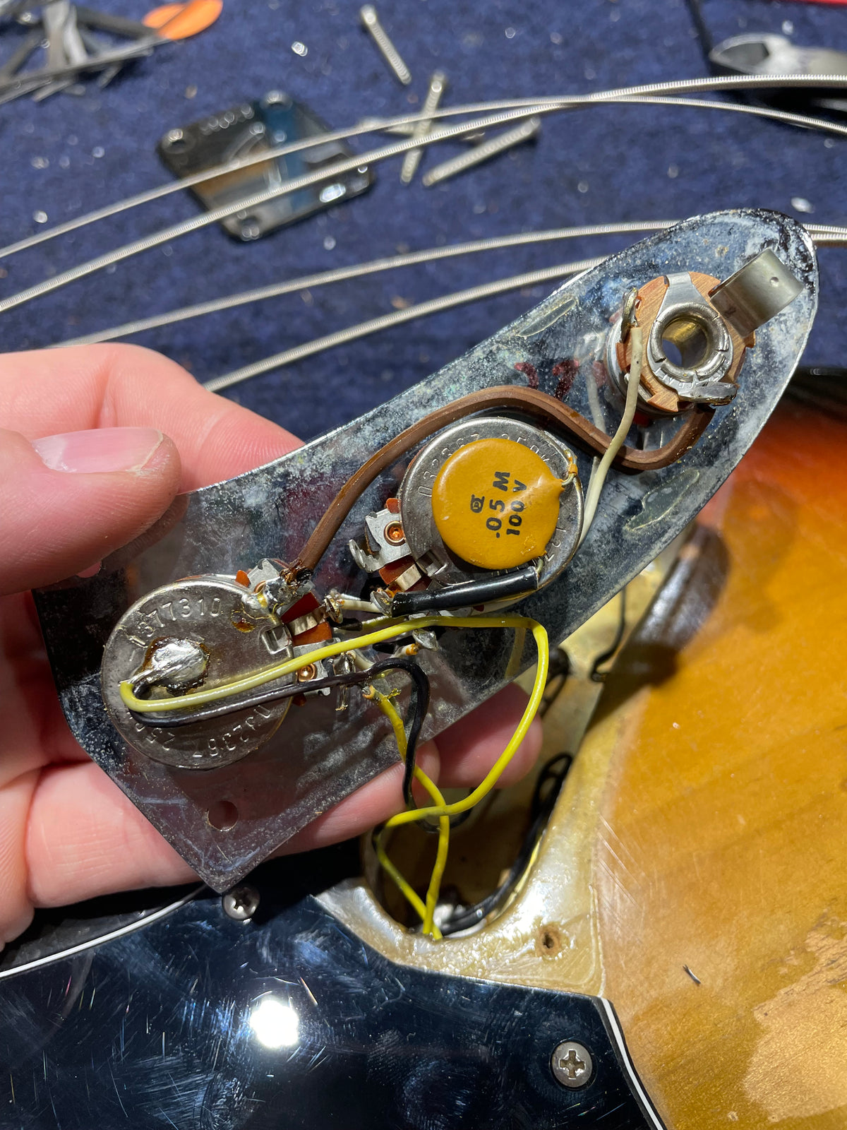 Fender Mustang Bass Sunburst 1974 Bass Guitars / 4-String