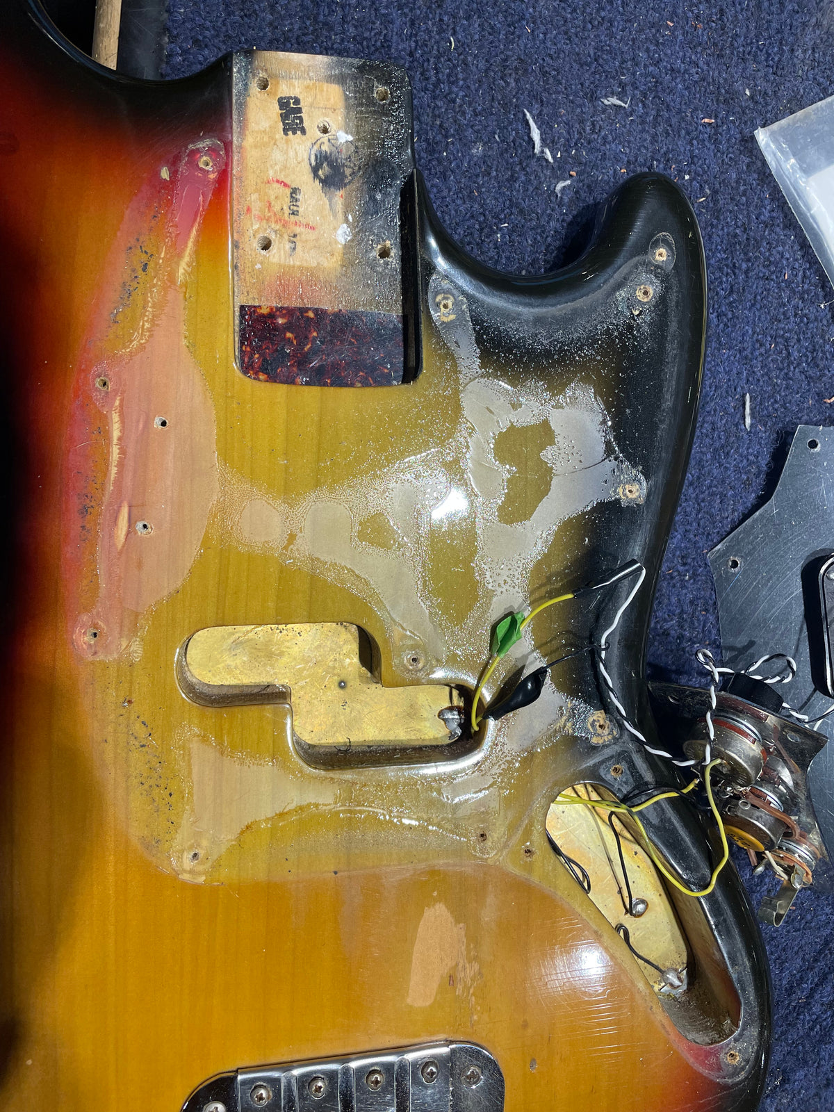 Fender Mustang Bass Sunburst 1974 Bass Guitars / 4-String