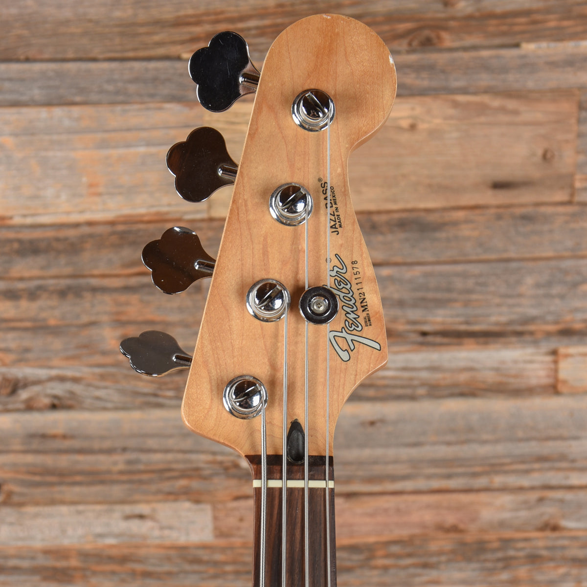Fender Standard Jazz Bass White 2002 Bass Guitars / 4-String