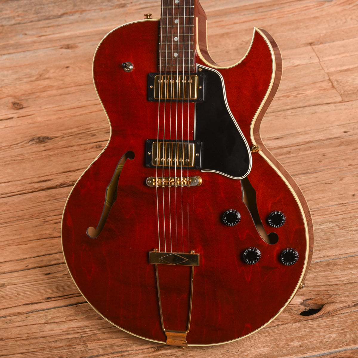 Gibson Memphis ES-135 Wine Red 2005 Electric Guitars / Semi-Hollow