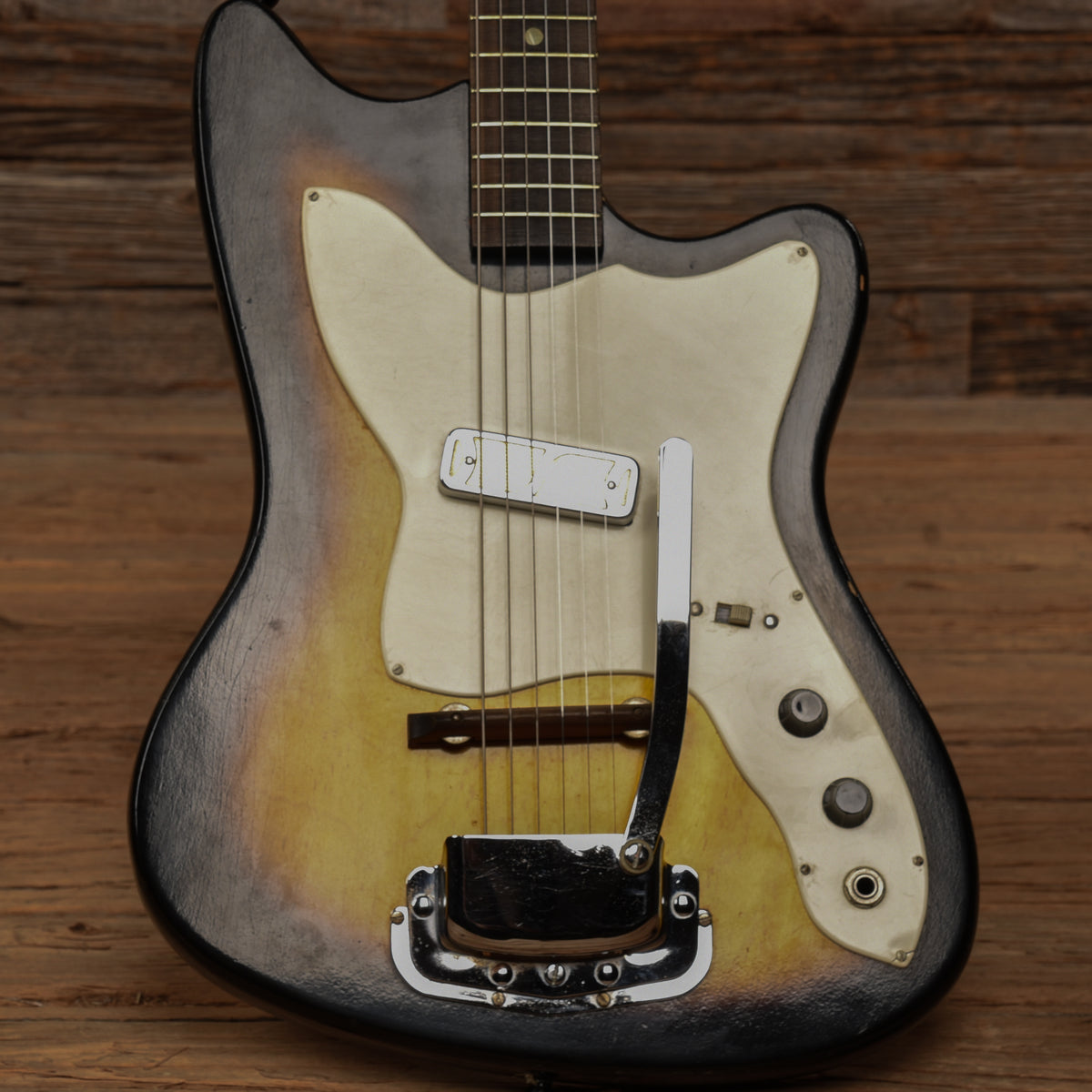 Harmony Bobkat Sunburst 1966 Electric Guitars / Solid Body