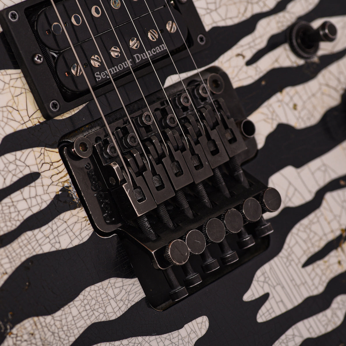 Jackson Custom Shop Dinky 2H FR Nitro Relic Tour Snow White Bengal Tiger Electric Guitars / Solid Body
