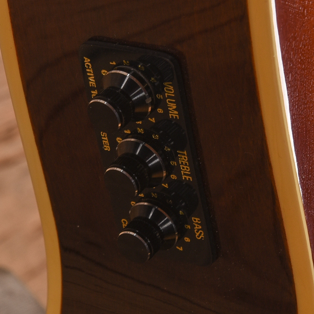 Kramer Farrington Bass Sunburst Bass Guitars / 4-String