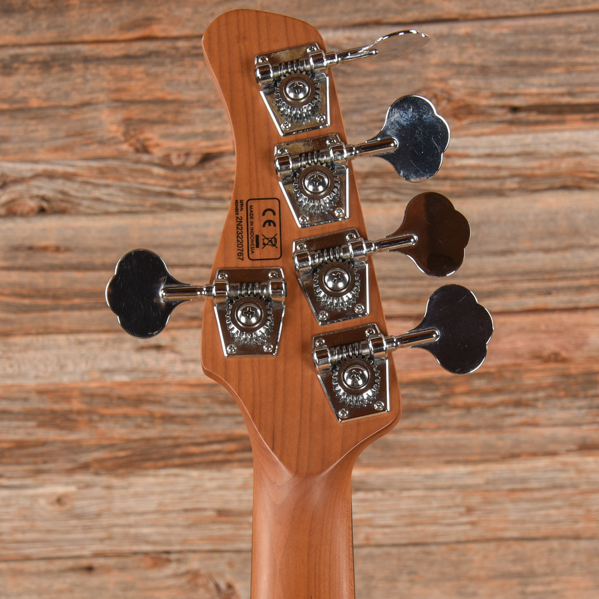 Sire Marcus Miller V5 5-String White Bass Guitars / 5-String or More