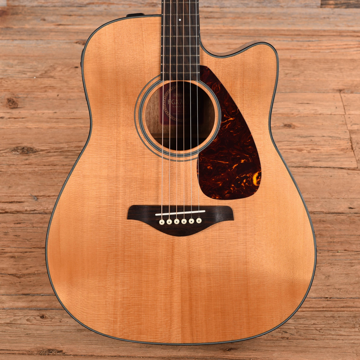 Yamaha FGX700SC Natural Acoustic Guitars