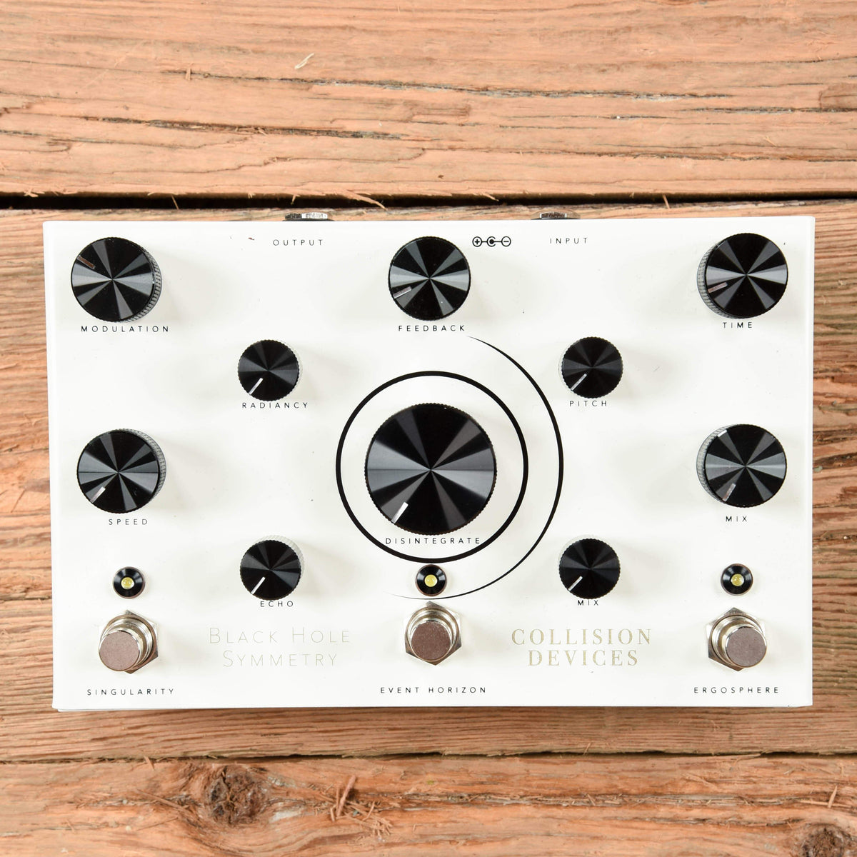 Collision Devices Black Hole Symmetry White Effects and Pedals / Delay