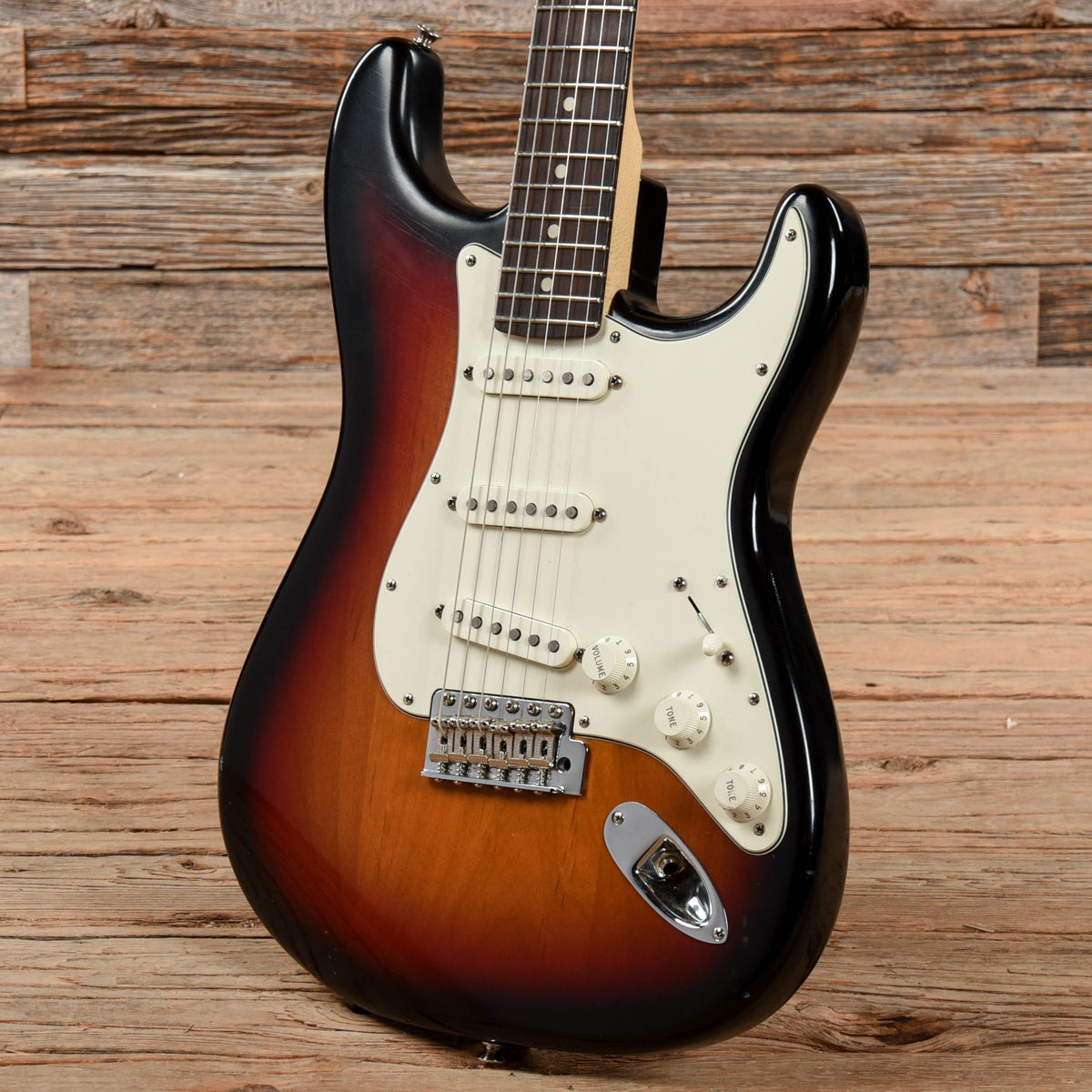 Fender Highway One Stratocaster Sunburst 2007 Electric Guitars / Solid Body