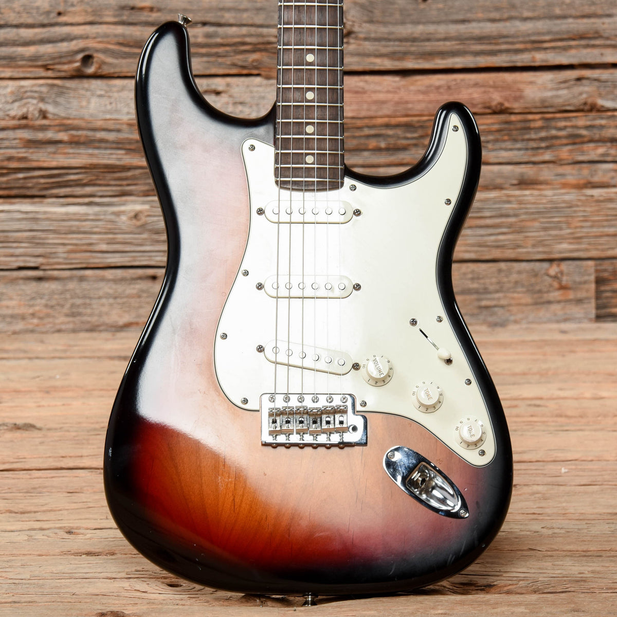 Fender Highway One Stratocaster Sunburst 2007 Electric Guitars / Solid Body