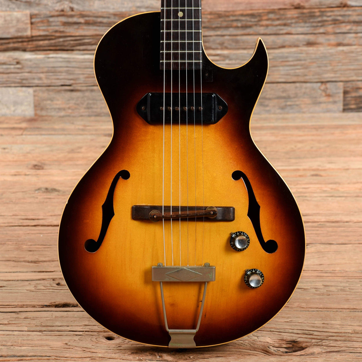 Gibson ES-140T 3/4 Sunburst 1957 Electric Guitars / Hollow Body