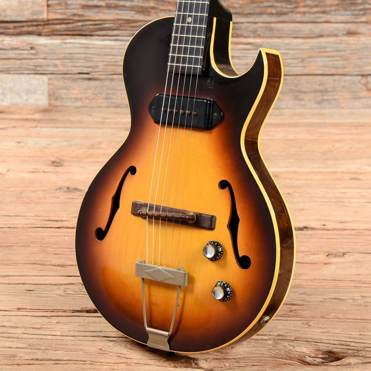 Gibson ES-140T 3/4 Sunburst 1957 Electric Guitars / Hollow Body