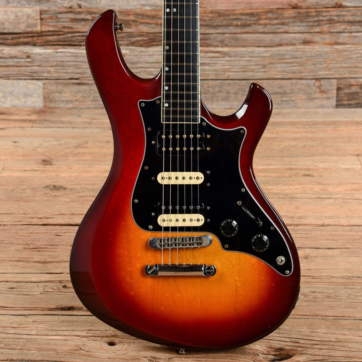 Gibson Victory Sunburst 1982 Electric Guitars / Solid Body