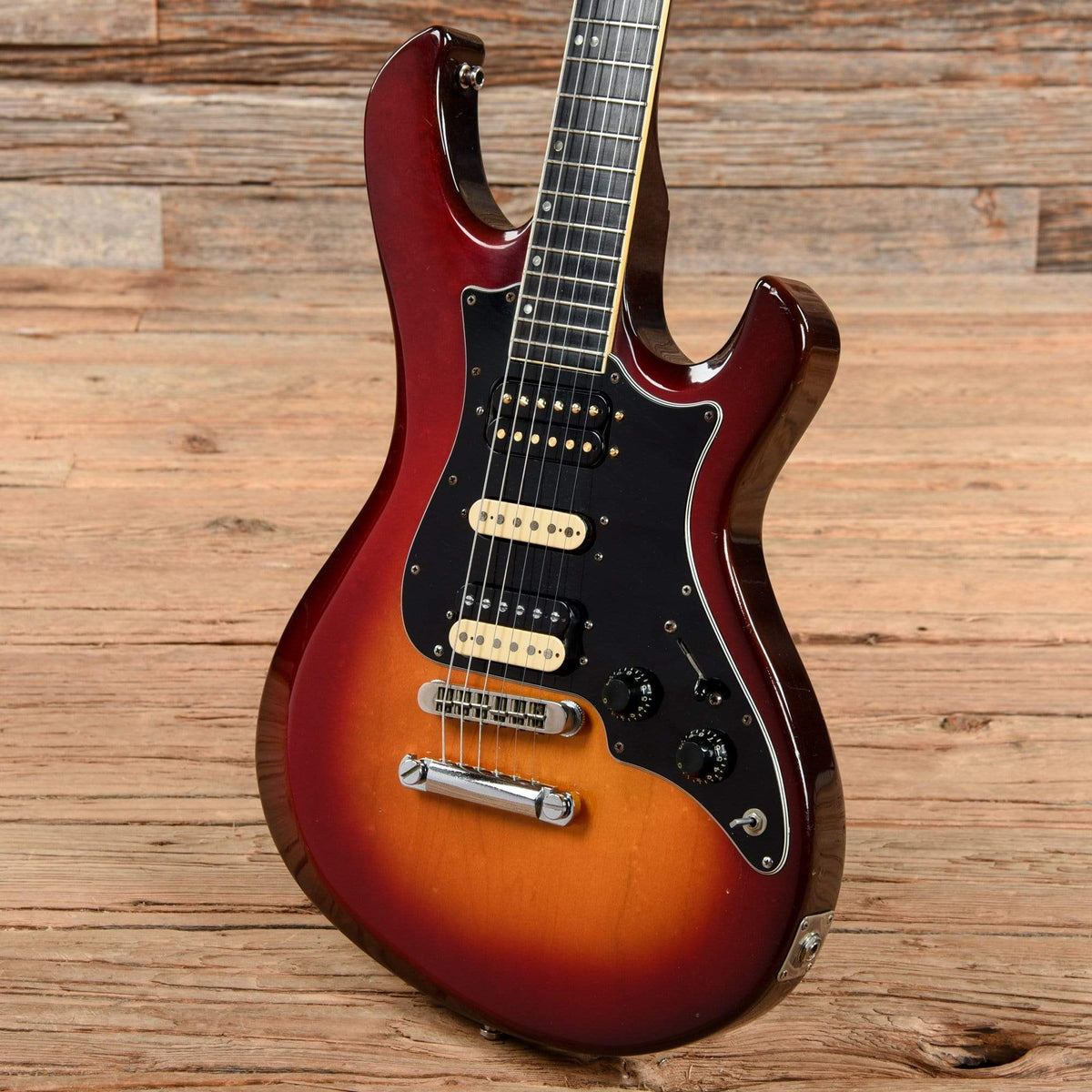 Gibson Victory Sunburst 1982 Electric Guitars / Solid Body