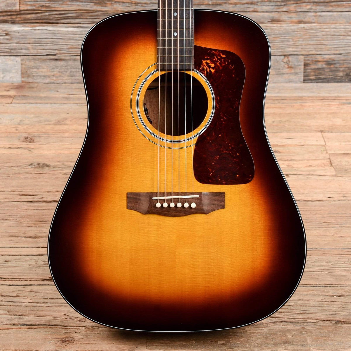Guild D-40 Traditional Antique Sunburst Acoustic Guitars / Dreadnought