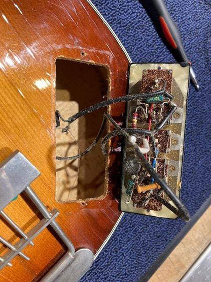 Hofner Violin Bass Sunburst 1960s Bass Guitars / Short Scale
