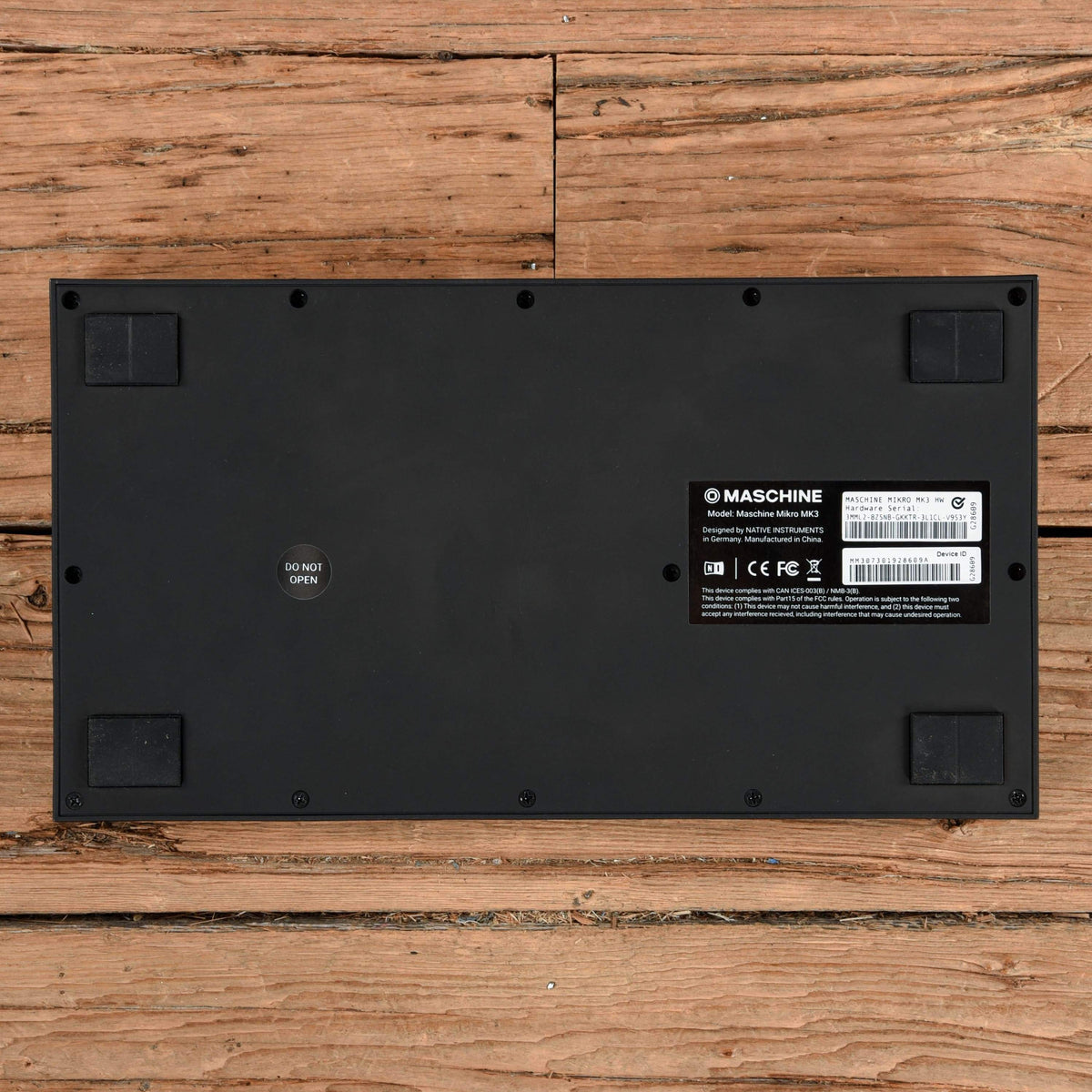Native Instruments Maschine Mikro MKIII Drums and Percussion / Drum Machines and Samplers