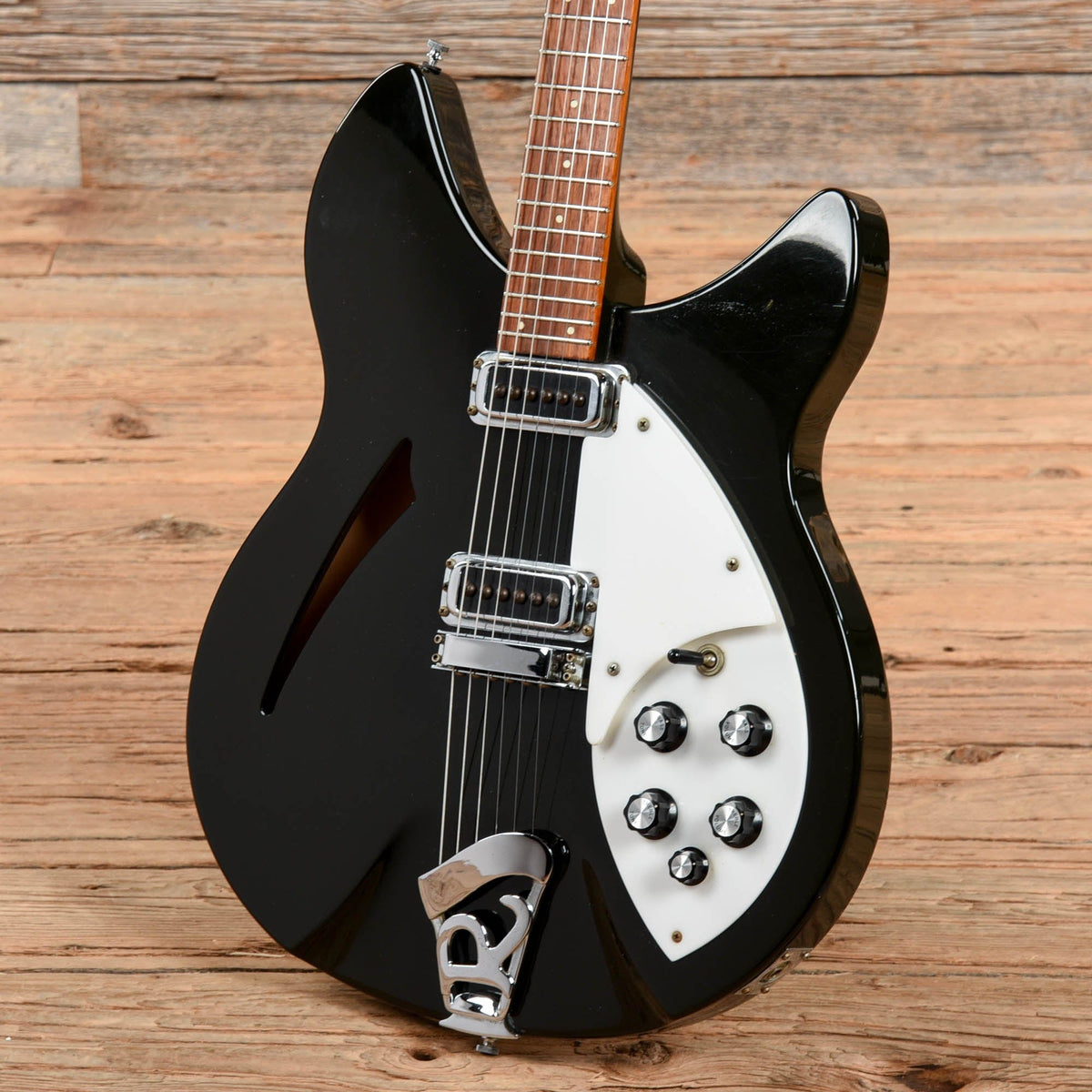 Rickenbacker 330 Jetglo 1990 Electric Guitars / Semi-Hollow