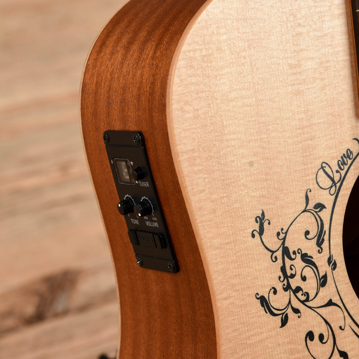 Taylor TSBTe Taylor Swift Signature Baby Taylor Natural 2018 Acoustic Guitars / Built-in Electronics